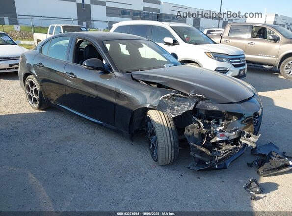 ZARFAMBN8R7681865 2024 ALFA ROMEO GIULIA Черный Передняя правая четверть