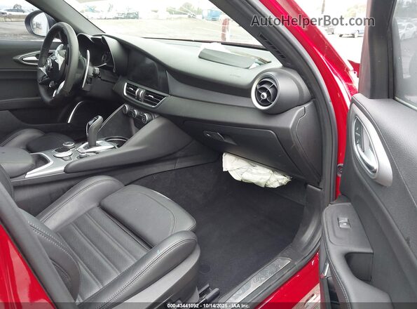 ZARFAMBN9P7669561 2023 ALFA ROMEO GIULIA Красный Вид салона спереди
