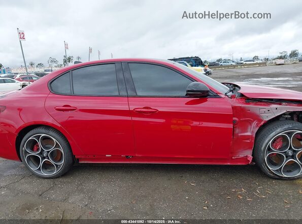 ZARFAMBN9P7669561 2023 ALFA ROMEO GIULIA Красный Панорамный вид салона 360°