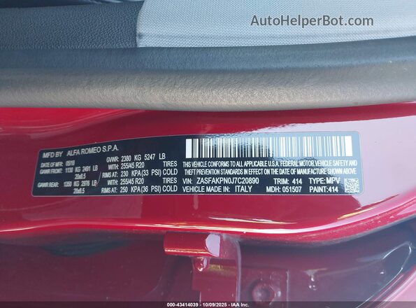 ZASFAKPN0J7C20890 2018 ALFA ROMEO STELVIO Red Widok komory silnika