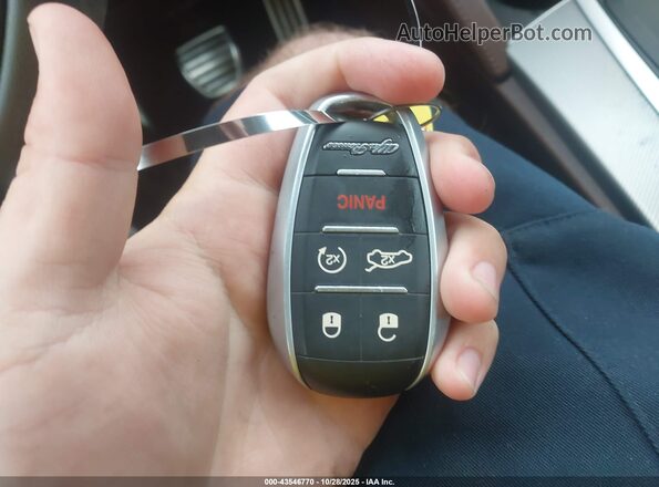 ZASPAKAN9K7C30848 2019 ALFA ROMEO STELVIO Красный Вид панели приборов