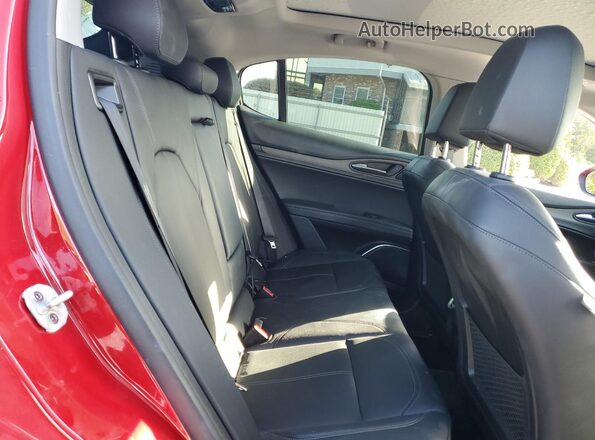 ZASPAKBN4M7D18966 2021 ALFA ROMEO STELVIO Red Widok wnętrza z tyłu