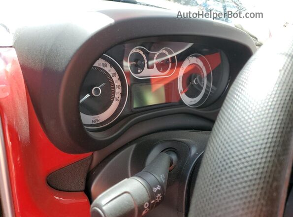 ZFBCFAAH2GZ038327 2016 FIAT 500L Красный Вид щитка приборов