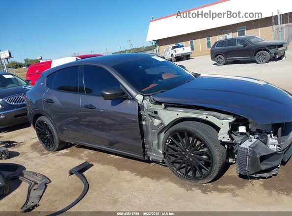 ZN661XUA2MX359655 2021 MASERATI LEVANTE Черный Панорамный вид салона 360°