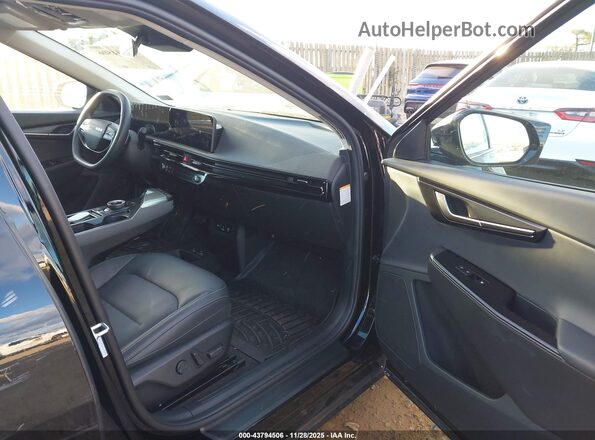 5XYC3DJC5SG007303 2025 KIA EV6 Черный Вид салона спереди