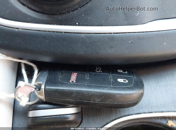 1C3CCCAB4HN509887 2017 CHRYSLER 200 Синий Вид панели приборов