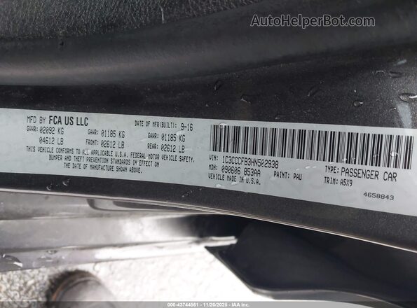 1C3CCCFB3HN502938 2017 CHRYSLER 200 Серый Вид подкапотного пространства