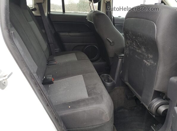 1C4NJDBB8GD610305 2016 JEEP COMPASS White Rear interior view