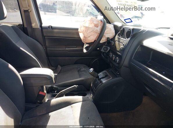 1C4NJPBA6GD693659 2016 JEEP PATRIOT Черный Вид салона спереди