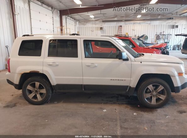 1C4NJRFB3GD798464 2016 JEEP PATRIOT White Вид задньої частини салону