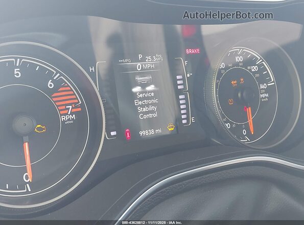 1C4PJLCB7MD134366 2021 JEEP CHEROKEE Silver Widok tylnych siedzeń