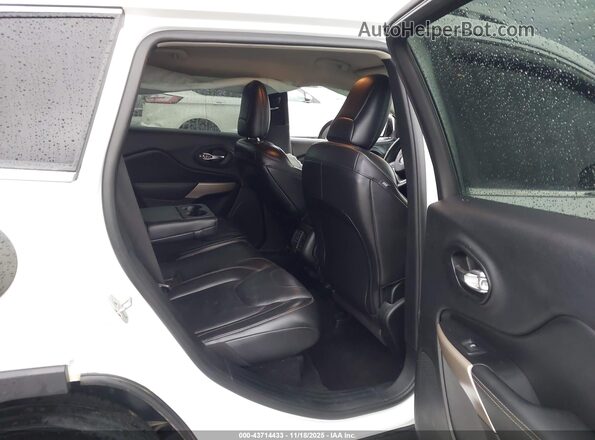 1C4PJMDB5JD562548 2018 JEEP CHEROKEE White Vista de la etiqueta del VIN