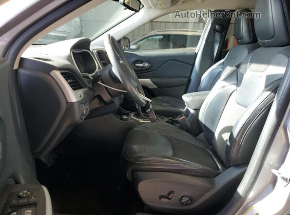 1C4PJMLB3JD530148 2018 JEEP CHEROKEE Серебряный Вид салона спереди