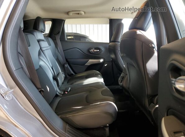 1C4PJMLB3JD530148 2018 JEEP CHEROKEE Серебряный Вид задней части салона