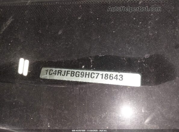 1C4RJFBG9HC718643 2017 JEEP GRAND CHEROKEE Черный Вид подкапотного пространства