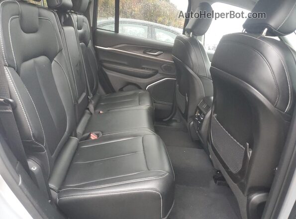 1C4RJYB67PC623581 2023 JEEP GRAND Silver Widok wnętrza z tyłu