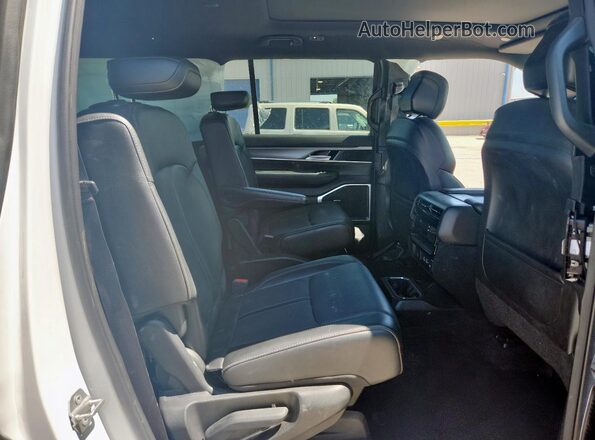 1C4SJUBP9PS509509 2023 JEEP WAGONEER White Widok wnętrza z tyłu