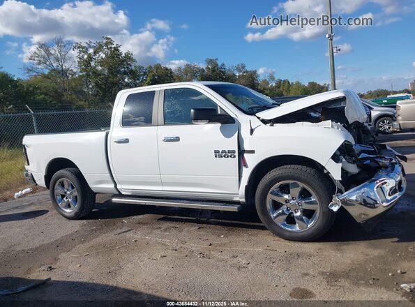 1C6RR7GM6JS228757 2018 RAM 1500 Белый Вид задней части салона