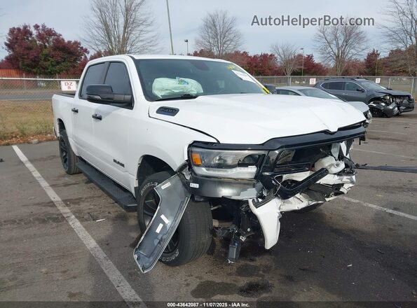 1C6RRFFG5PN584081 2023 RAM 1500 Белый Передняя правая четверть