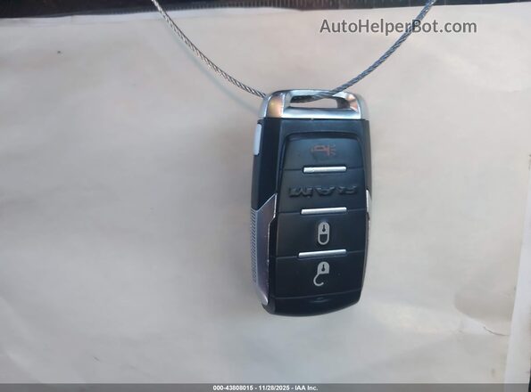 1C6SRFGT2RN143136 2024 RAM 1500 Серебряный Вид панели приборов