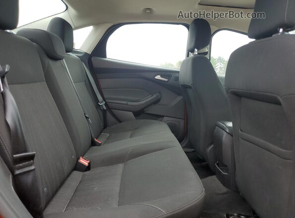 1FADP3H28JL280521 2018 FORD FOCUS Красный Вид задних сидений