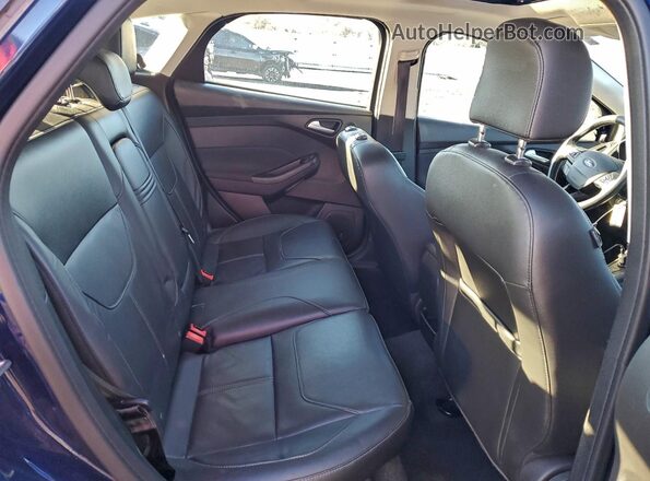 1FADP3K22GL377134 2016 FORD FOCUS Blue Rear seats view