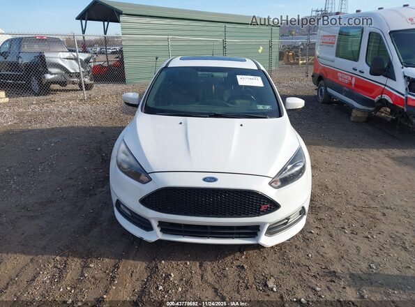 1FADP3L95JL209443 2018 FORD FOCUS ST Белый Вид задней части салона