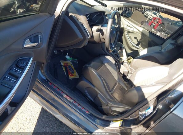 1FADP3L9XJL211513 2018 FORD FOCUS ST Серый Вид салона спереди