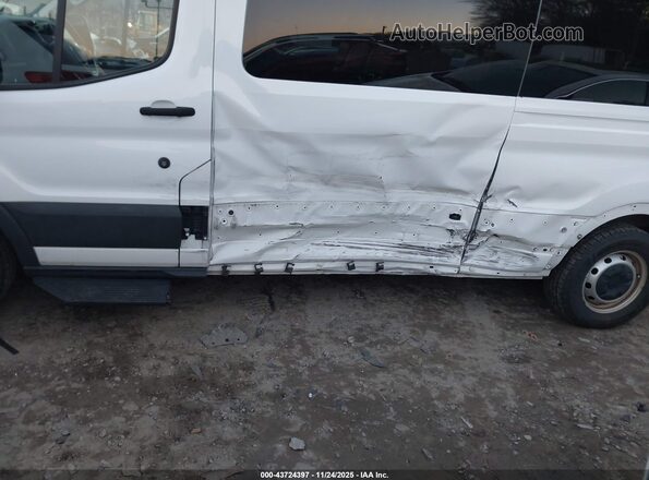1FBAX2C89LKA08608 2020 FORD PASSENGER White Widok z przodu