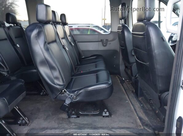1FBAX2C89LKA08608 2020 FORD PASSENGER White Widok naklejki z numerem VIN