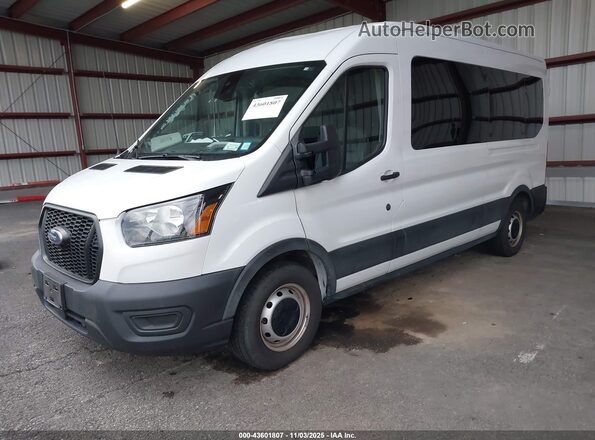 1FBAX2C89PKA21011 2023 FORD PASSENGER Белый Передняя левая четверть