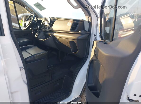 1FBAX2Y80NKA67445 2022 FORD PASSENGER Белый Вид салона спереди