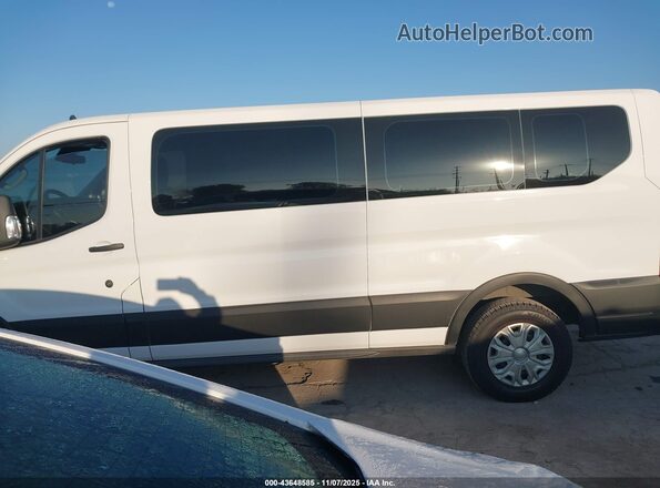 1FBAX2Y80NKA67445 2022 FORD PASSENGER Белый Панорамный вид салона 360°
