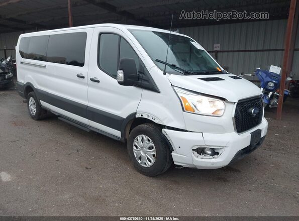 1FBAX2Y81NKA63291 2022 FORD PASSENGER Белый Передняя правая четверть