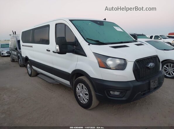 1FBAX2Y82NKA76888 2022 FORD PASSENGER Белый Передняя правая четверть