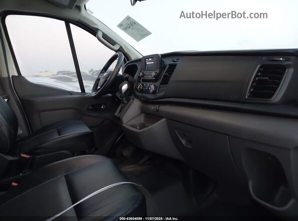 1FBAX2Y82NKA76888 2022 FORD PASSENGER Белый Вид салона спереди