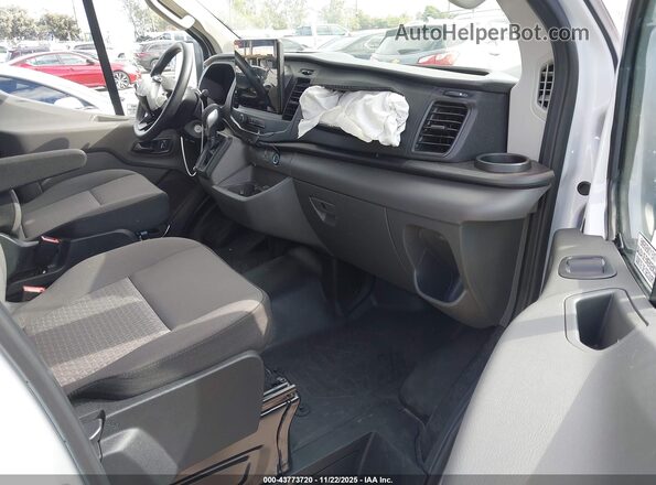 1FBAX2Y82RKA77819 2024 FORD PASSENGER White Вид салону спереду