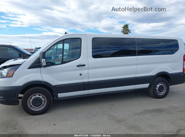 1FBAX2Y82RKA77819 2024 FORD PASSENGER White Панорамний вид салону 360°