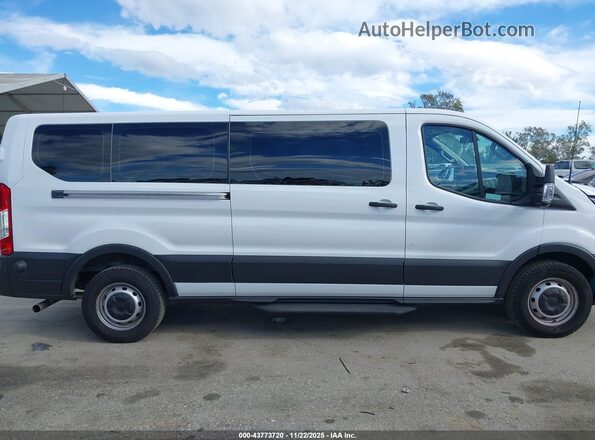 1FBAX2Y82RKA77819 2024 FORD PASSENGER White Вид задньої частини салону