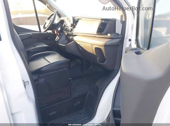 1FBAX2Y86NKA73864 2022 FORD PASSENGER Белый Вид салона спереди