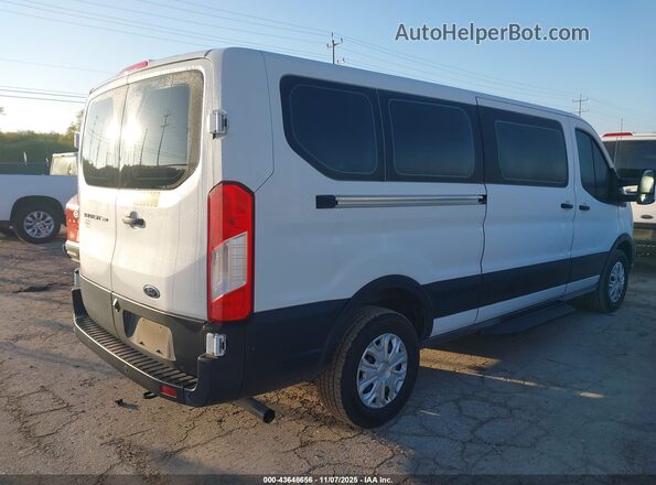 1FBAX2Y86NKA73864 2022 FORD PASSENGER Белый Задняя правая четверть