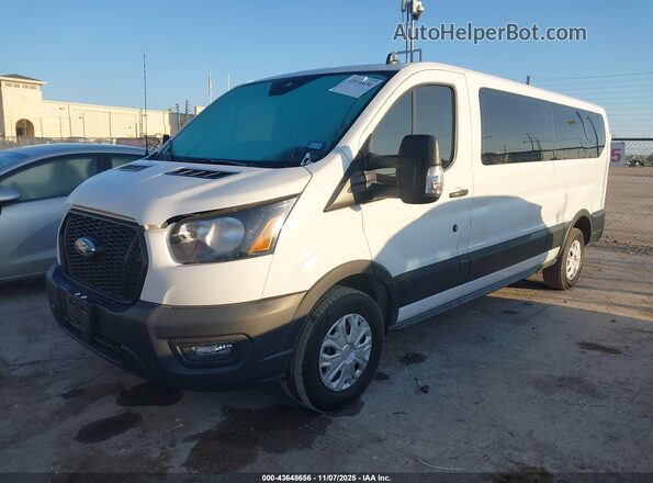 1FBAX2Y86NKA73864 2022 FORD PASSENGER Белый Передняя левая четверть