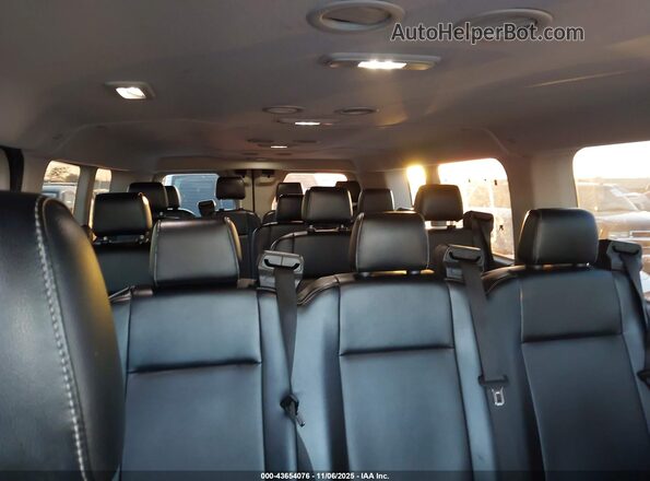 1FBAX2Y88NKA67211 2022 FORD PASSENGER Белый Вид наклейки с VIN-кодом
