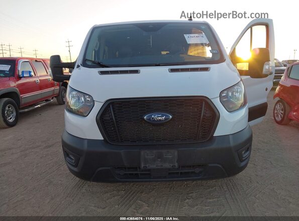 1FBAX2Y88NKA67211 2022 FORD PASSENGER Белый Вид спереди