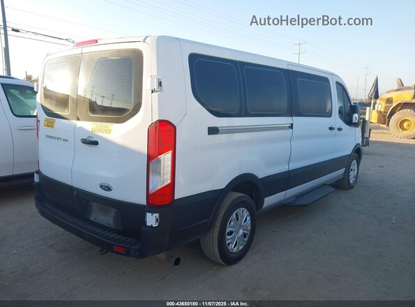 1FBAX2Y88NKA77124 2022 FORD PASSENGER White Tył prawy
