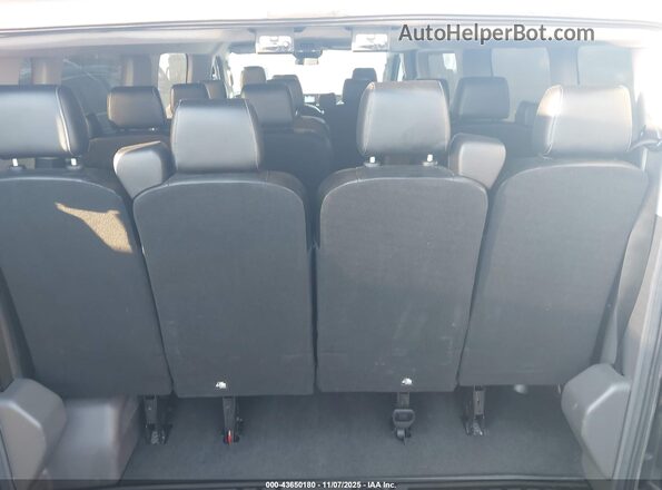 1FBAX2Y88NKA77124 2022 FORD PASSENGER White Widok naklejki z numerem VIN