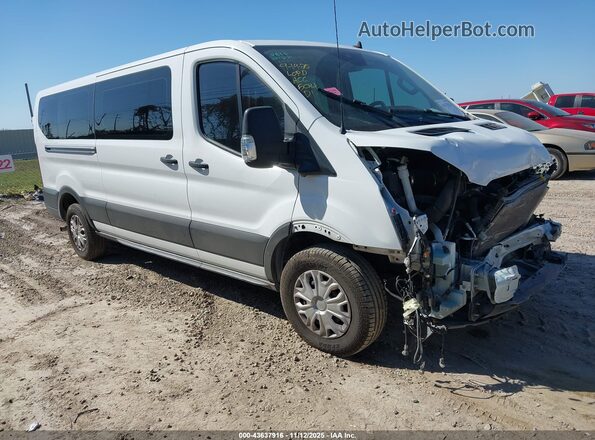 1FBAX2Y88PKA93648 2023 FORD PASSENGER Белый Передняя правая четверть