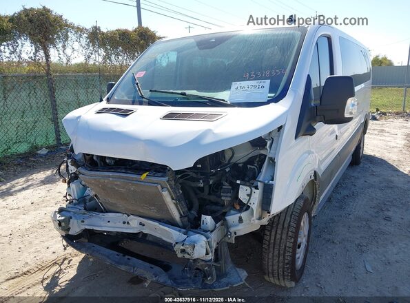 1FBAX2Y88PKA93648 2023 FORD PASSENGER Белый Вид спереди