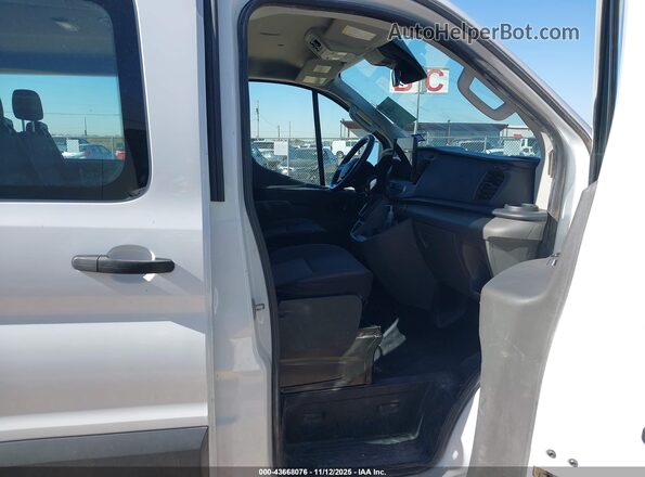 1FBAX2Y89NKA29065 2022 FORD PASSENGER Белый Вид салона спереди