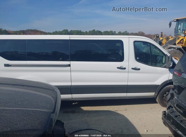 1FBAX2YG2PKB08250 2023 FORD PASSENGER White Вид задньої частини салону